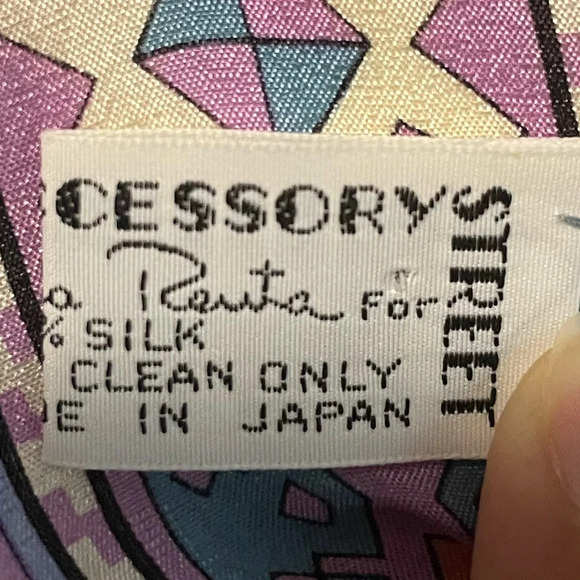 VINTAGE Oscar de  la Renta Vintage 100% Silk Scarf - Picture 4 of 4